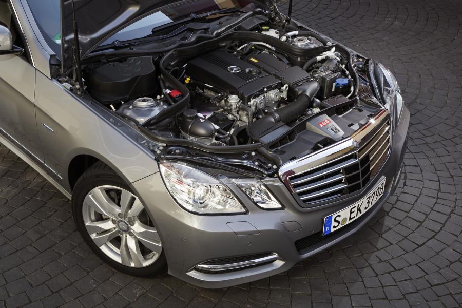  Mercedes-Benz E200 NGT 2011 года  (фото 11 из 16)